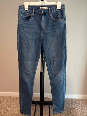 Levi’s 720 High Rise Super Skinny Jeans Women’s Size 30 Dark Wash